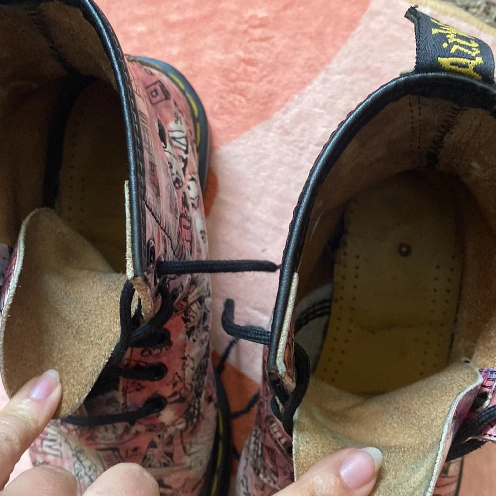 Doc Martens Airware London Print Rare US 7 worn but still in great doc condition - Picture 6 of 7